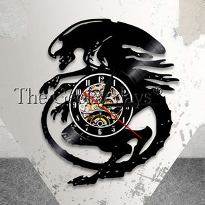 Extraterrestrial Alien Wall Clock Horor Movie Vintage Wall Decor Vinyl Record Clock Saucer Man Slient Wall Clock Gamers Gift